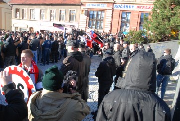 Shrom&aacute;žděn&iacute; na n&aacute;měst&iacute; M&iacute;ru, 17. listopadu 2008 Litv&iacute;nov